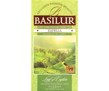 Front opakowania Basilur Radella Green Tea z widokiem plantacji herbaty na Sri Lance