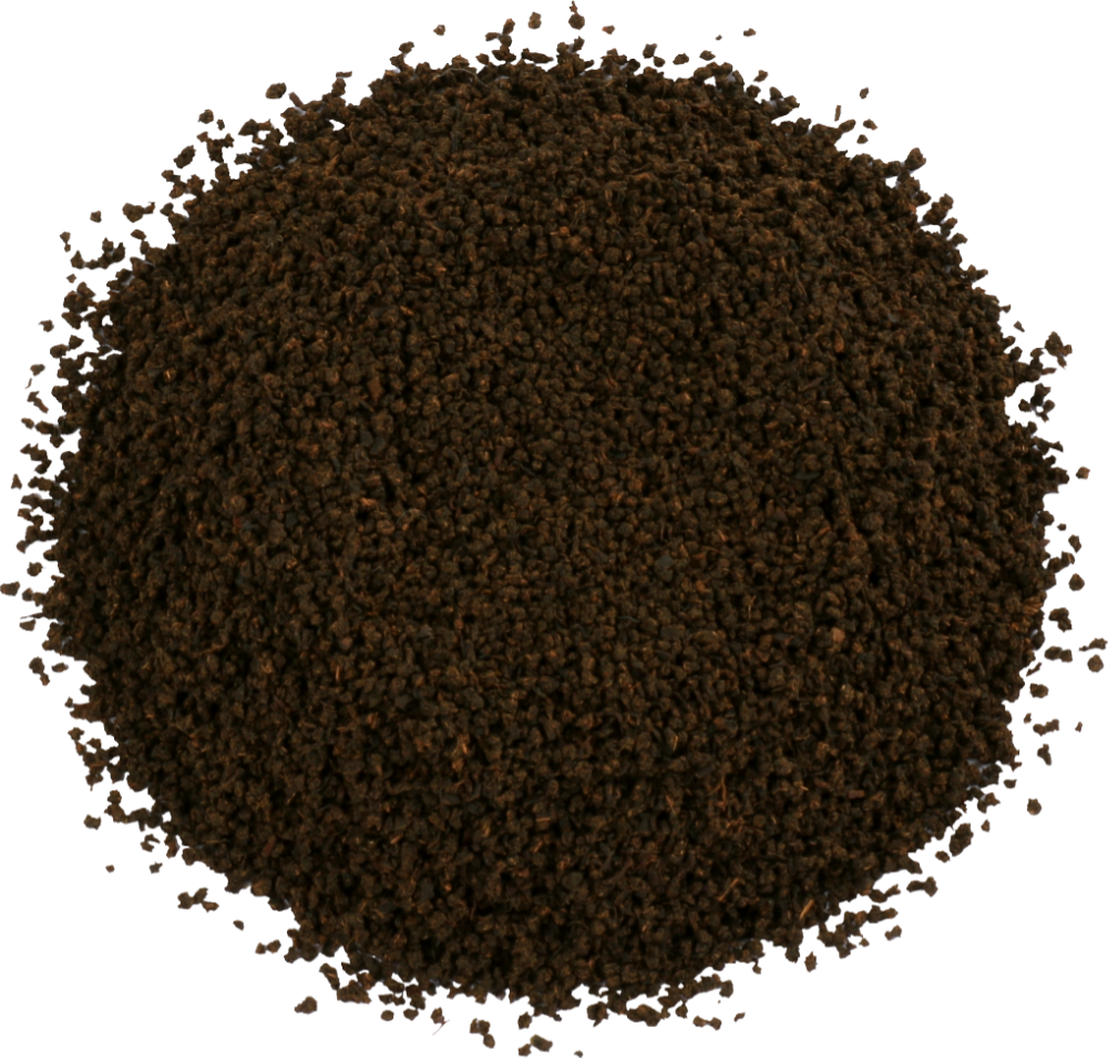 Suszone liście czarnej herbaty Basilur English Breakfast o drobnej strukturze.
