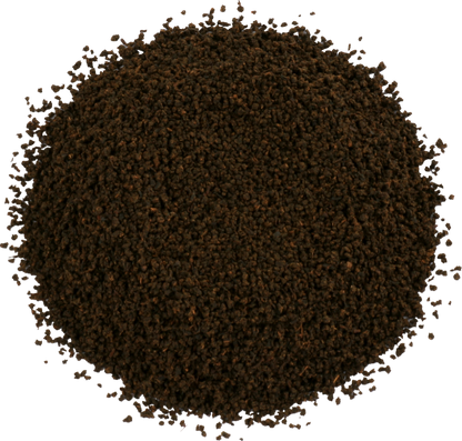 Suszone liście czarnej herbaty Basilur English Breakfast o drobnej strukturze.
