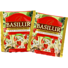 Torebki herbaty Basilur Wild Strawberry z aromatem owoców.