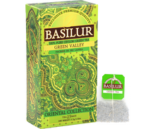 Herbata Basilur Green Valley z torebką herbaty obok opakowania.