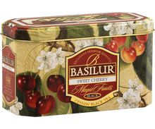 Boczne ujęcie puszki Basilur Sweet Cherry z ozdobnym nadrukiem owoców wiśni.