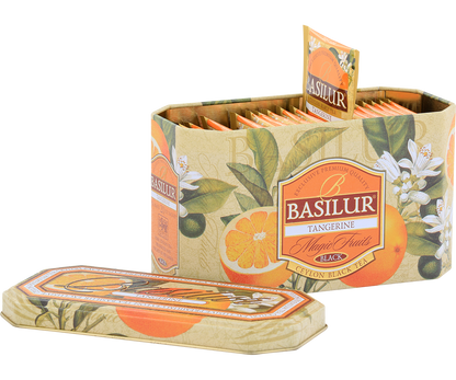 Otwarta puszka Basilur Tangerine z 20 kopertami herbaty.