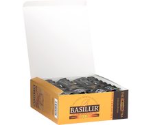 Zawartość opakowania Basilur Gold – zapakowane torebki czarnej herbaty z Cejlonu.