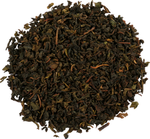 Liście czarnej herbaty Basilur Nuwara Eliya z regionu Cejlon.