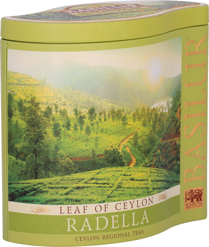 Opakowanie boczne herbaty Basilur Radella Green z cejlońskimi plantacjami.