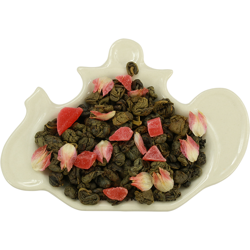 Zielona herbata Basilur Cream Fantasy z płatkami kwiatów i kawałkami owoców w opakowaniu refill