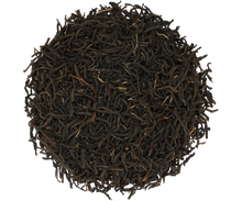 Liście czarnej herbaty Basilur Tea Book vol. IV – wysokiej jakości herbata cejlońska.