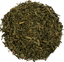 Liście zielonej herbaty Basilur Chinese Sencha – klasyczna cejlońska herbata o świeżym aromacie.