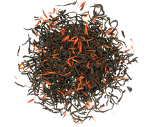 Liście czarnej herbaty cejlońskiej z dodatkiem płatków w herbacie Basilur Autumn Tea