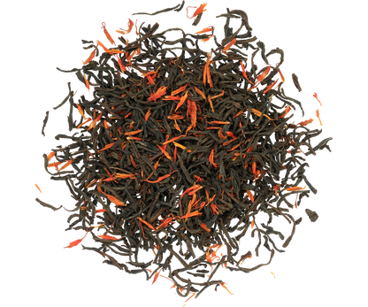 Liście czarnej herbaty cejlońskiej z dodatkiem płatków w herbacie Basilur Autumn Tea