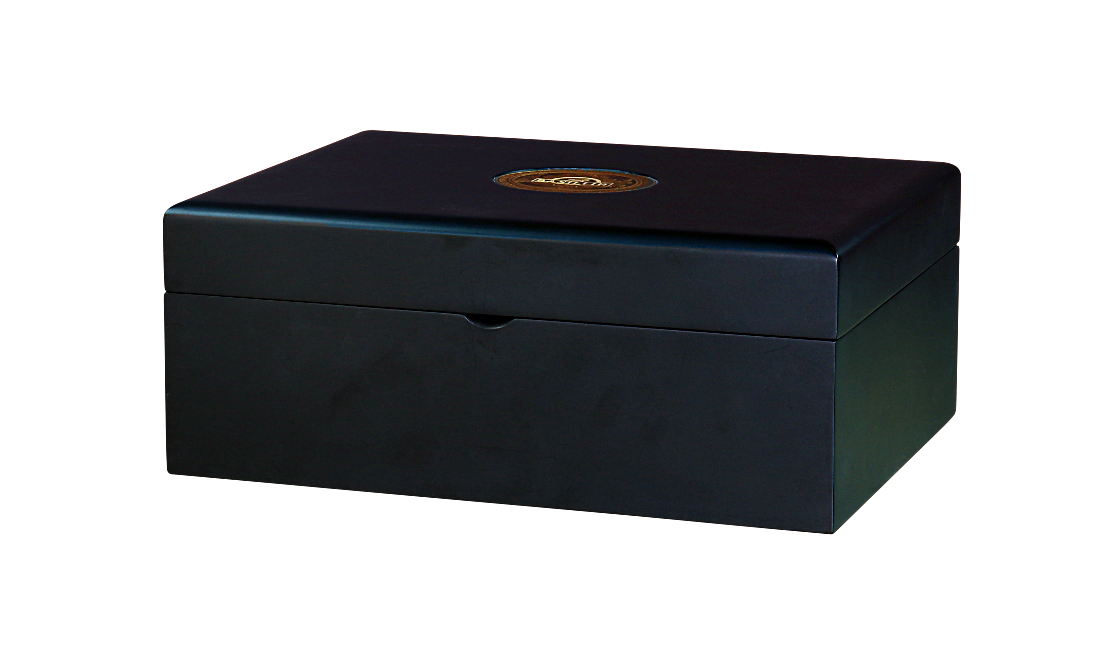 Zamknięte czarne pudełko Basilur Ekspozytor Czarny z logo marki na wieczku.