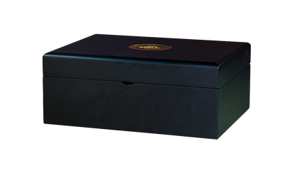 Zamknięte czarne pudełko Basilur Ekspozytor Czarny z logo marki na wieczku.