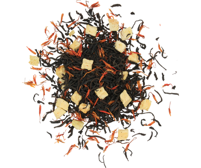 Zbliżenie na liście herbaty Basilur Merry Christmas z kawałkami owoców i płatkami kwiatów