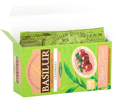 Otwarte pudełko Basilur Cranberry z widocznymi torebkami zielonej herbaty.