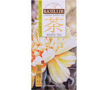 Front opakowania Basilur White Tea z motywem kwiatów w odcieniach kremowo-żółtych.
