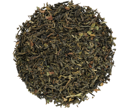 Liście białej herbaty Basilur White Tea, delikatna herbata o subtelnym aromacie.