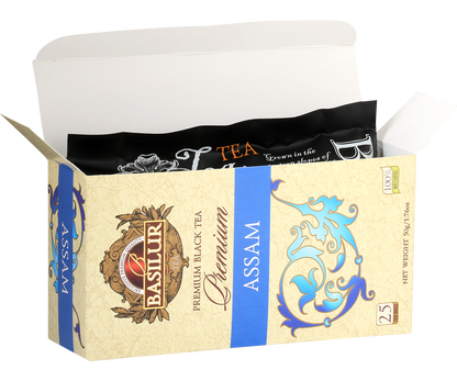Otwarta herbata Basilur Premium Assam z widocznymi zapakowanymi torebkami.