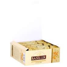 Otwarta paczka Basilur Premium Ceylon z widocznymi kopertami herbaty cejlońskiej