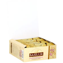 Otwarte pudełko Basilur Darjeeling z torebkami herbaty