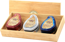 Zestaw Basilur Three Mini Maps – trzy puszki w kształcie mapy Sri Lanki w drewnianym pudełku.