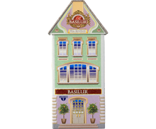 Front puszki Basilur Tea Boulevard 1 z eleganckim logo i oknami kamienicy.