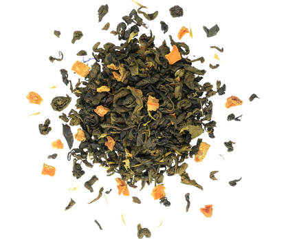 Liście zielonej herbaty Basilur Winter Avenue III z dodatkami owoców i płatków kwiatów.