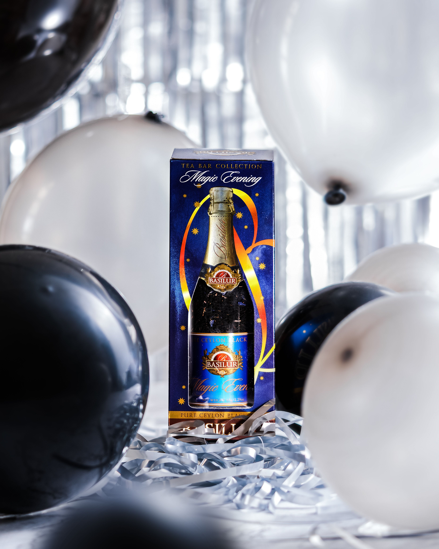 Herbata Basilur Magic Evening w eleganckim opakowaniu w kształcie butelki szampana, idealna na prezent.