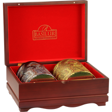 Wnętrze skrzynki Basilur Oriental Collection 4 z herbatami w ozdobnych puszkach.