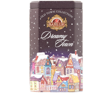 Zbliżenie na opakowanie herbaty Basilur Dreamy Town z kolorową ilustracją domków pod śniegiem.