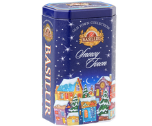 Elegancka puszka Basilur Snowy Town z kolekcji Old Town Collection, idealna na prezent.