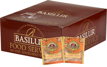 Opakowanie zbiorcze Basilur Caramel Dream z saszetkami czarnej herbaty cejlońskiej o smaku karmelu.