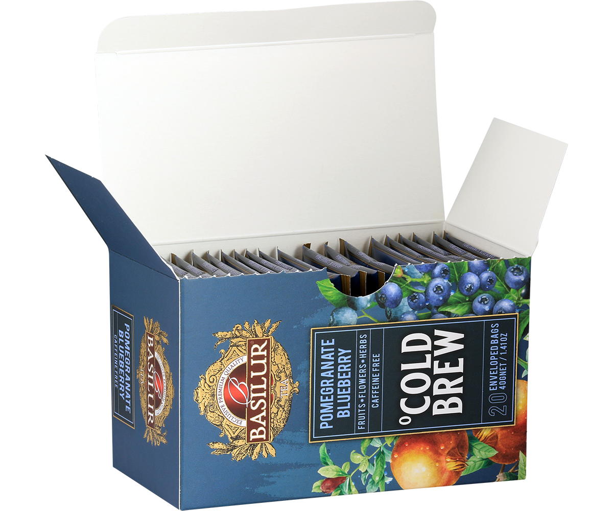 Otwarte pudełko Basilur Cold Brew Pomegranate Blueberry z kopertami, herbata na zimno o smaku granatu i borówki.