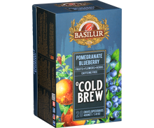 Pudełko Basilur Cold Brew Pomegranate Blueberry w perspektywie, orzeźwiająca herbata z owoców i ziół.
