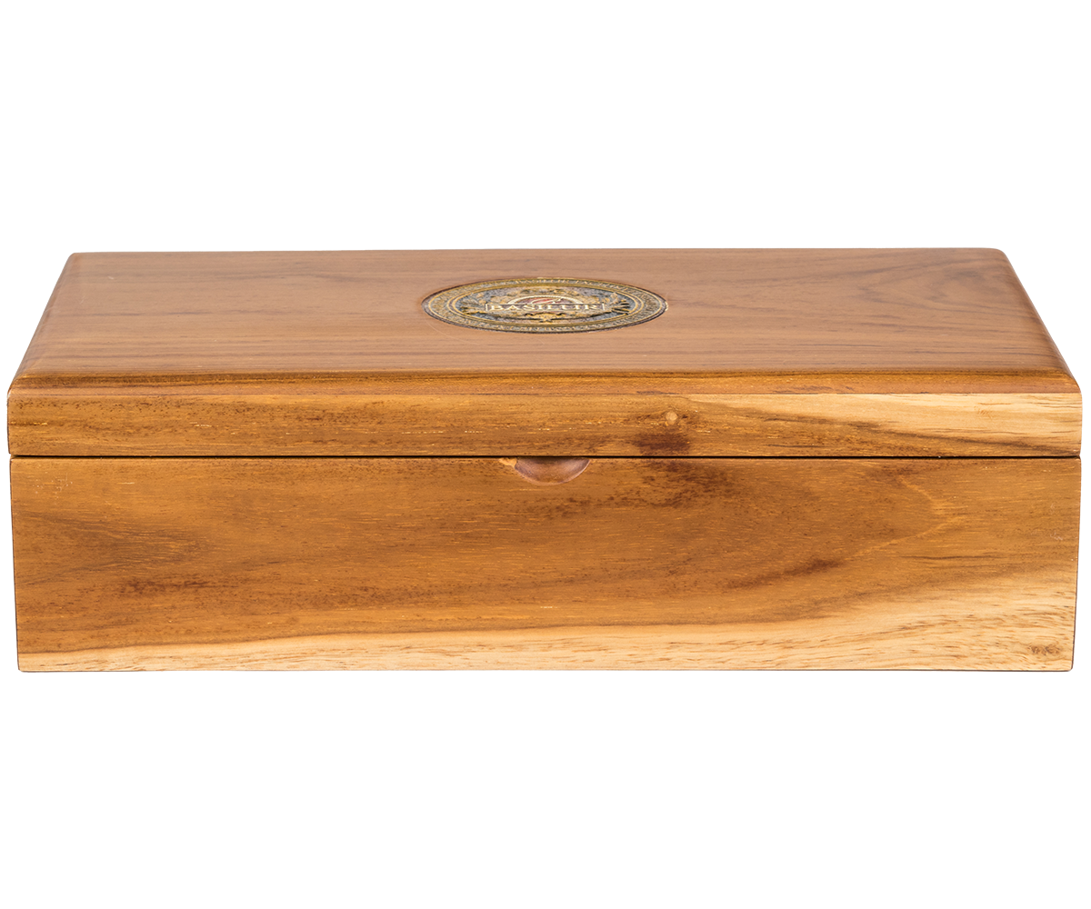 Zestaw Basilur Executive Gift Rare Tea – cztery puszki herbat w eleganckiej drewnianej skrzynce.