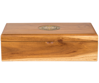 Zestaw Basilur Executive Gift Rare Tea – cztery puszki herbat w eleganckiej drewnianej skrzynce.