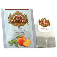 Opakowanie białej herbaty Basilur Peach Rose z brzoskwinią i różą oraz saszetka herbaty na białym tle.