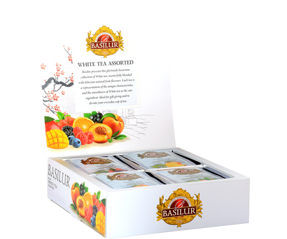 Wnętrze zestawu Basilur White Tea Collection z czterema rodzajami białej herbaty w kopertach.