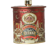 Puszka herbaty Basilur Midnight Magic w czerwonym, świątecznym opakowaniu z motywem zimowego miasteczka.