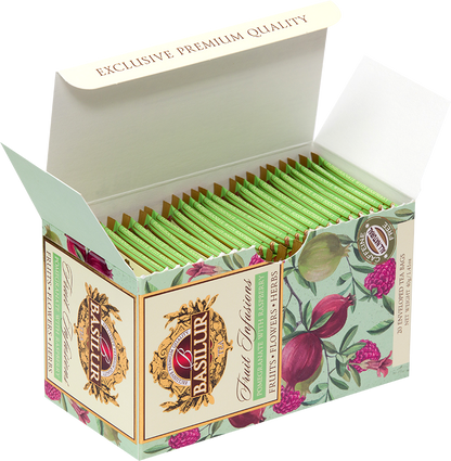 Otwarta herbata Basilur Pomegranate With Raspberry z widocznymi saszetkami w zielonych kopertkach.