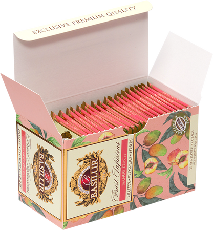 Otwarta herbata Basilur Mango Peach z widocznymi różowymi kopertkami – napar owocowy bez kofeiny.