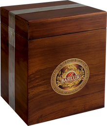 Eleganckie detale opakowania Basilur Green Needle – połączenie tradycji i klasy.