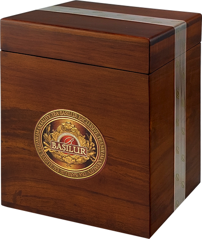 Pudełko z drewna z logo Basilur – luksusowa herbata Green Needle.