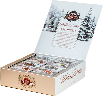 Zestaw herbat Basilur Winter Berries w otwartym pudełku – widoczne saszetki herbat owocowych.