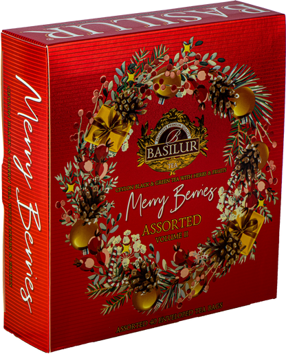 Zestaw herbat Basilur Merry Berries vol. II w czerwonym opakowaniu z zimowym wieńcem i złotymi ozdobami.