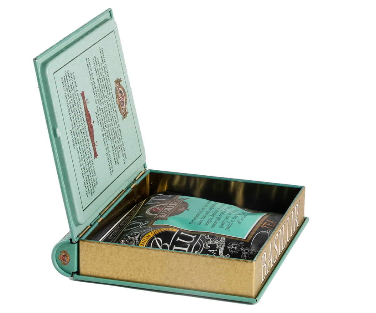 Otwarta puszka Basilur Warmth of Winter vol. I w kształcie książki z opakowaniem herbaty w środku.