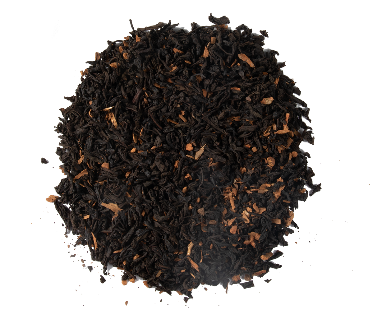 Luźne liście czarnej herbaty Basilur z dodatkami przypraw w zbliżeniu