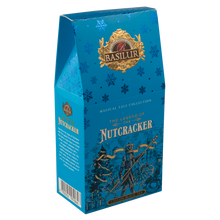 Niebieskie opakowanie herbaty Basilur z ilustracją dziadka do orzechów na tle zimowego krajobrazu