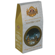 Herbata Basilur Winter Calm w jasnym zimowym opakowaniu z ilustracją ośnieżonego miasteczka liściasta czarna herbata cejlońska premium
