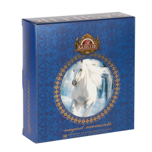 Zestaw herbat Basilur Magical Moments III w ozdobnym niebieskim opakowaniu z ilustracją białego konia prezentujący cztery smaki herbat zimowych